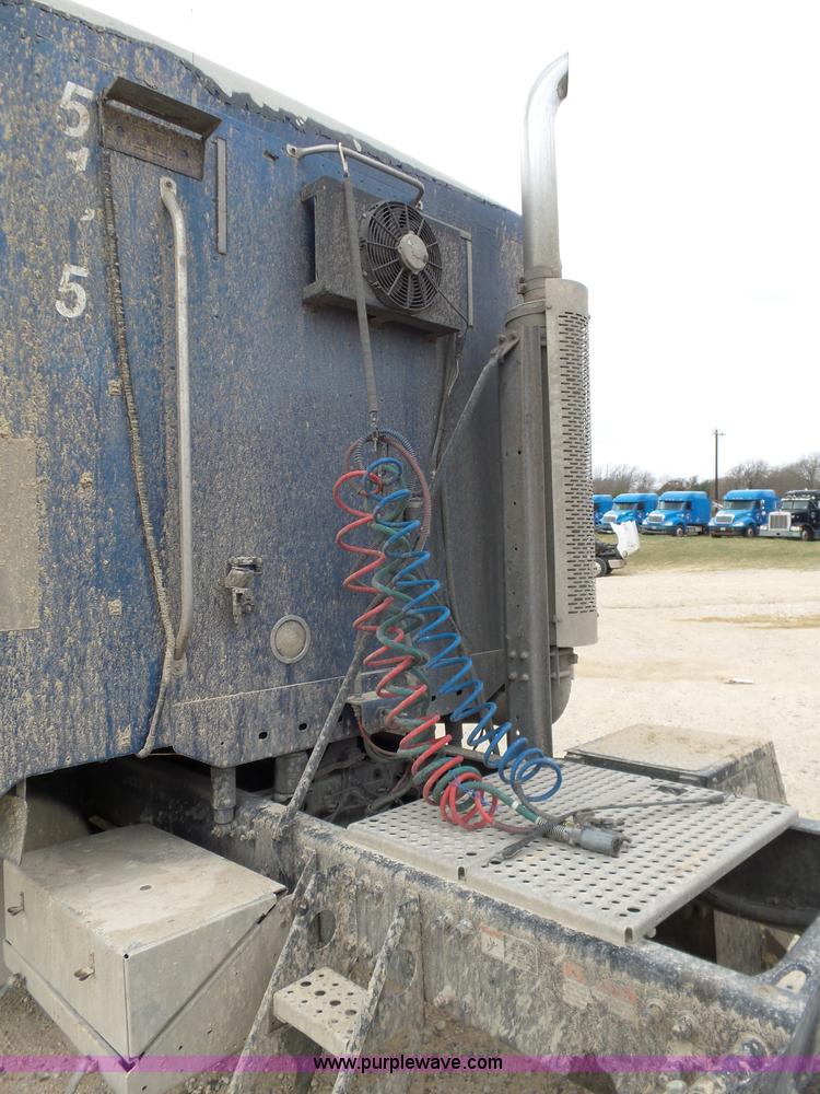 image for item K5768 2006 Freightliner Columbia semi truck