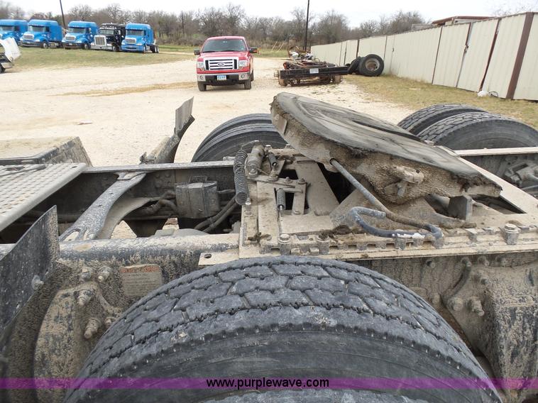 image for item K5768 2006 Freightliner Columbia semi truck