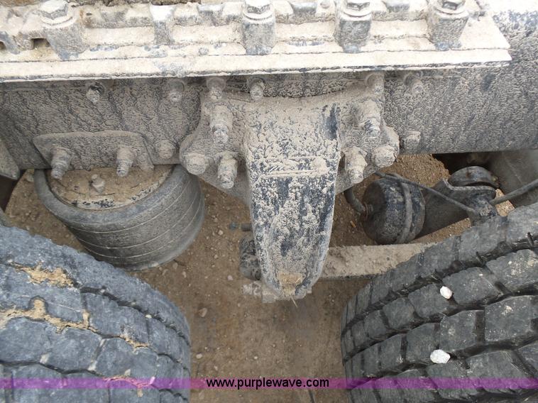 image for item K5768 2006 Freightliner Columbia semi truck