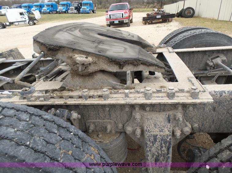 image for item K5768 2006 Freightliner Columbia semi truck