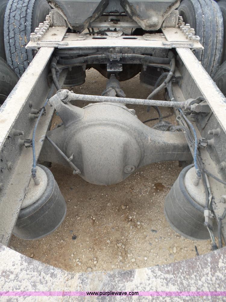 image for item K5768 2006 Freightliner Columbia semi truck