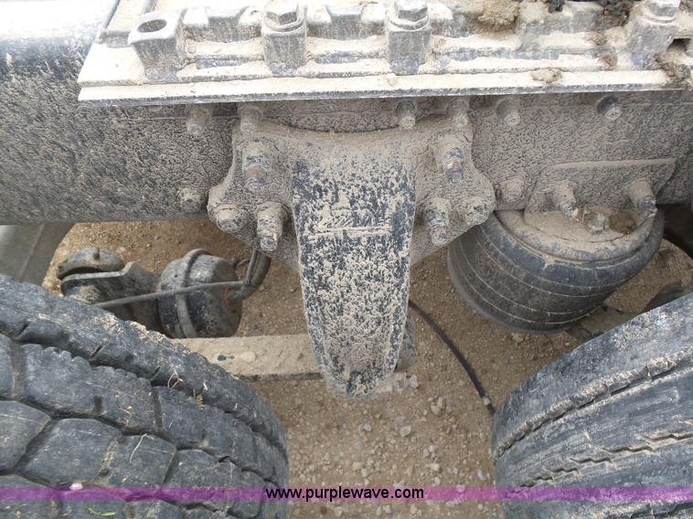 image for item K5768 2006 Freightliner Columbia semi truck