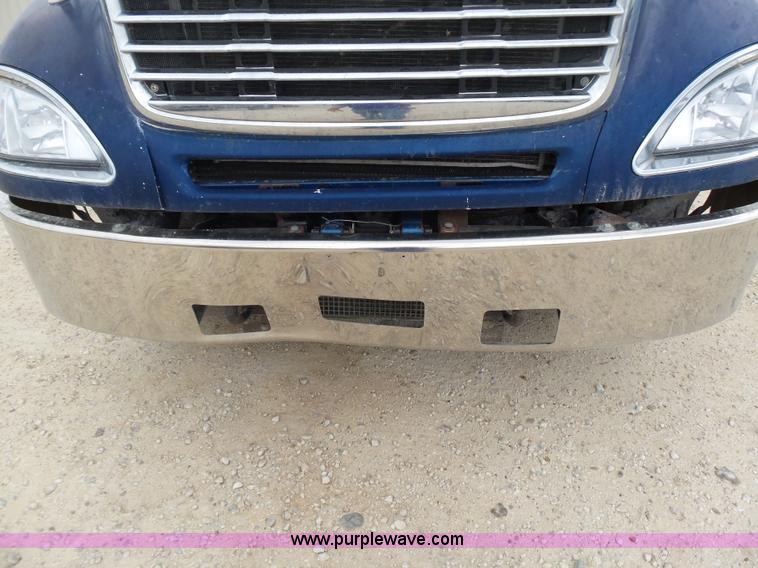 image for item K5768 2006 Freightliner Columbia semi truck