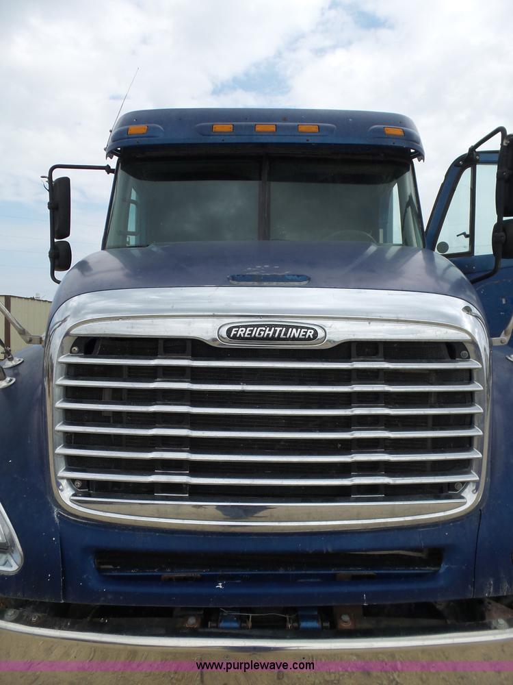 image for item K5768 2006 Freightliner Columbia semi truck