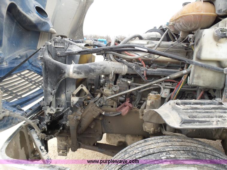 image for item K5768 2006 Freightliner Columbia semi truck