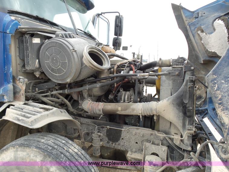 image for item K5768 2006 Freightliner Columbia semi truck