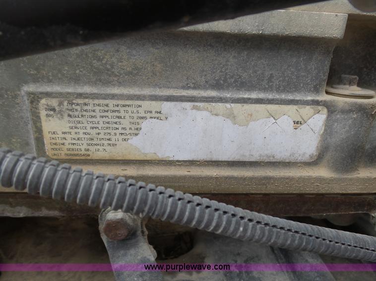 image for item K5768 2006 Freightliner Columbia semi truck