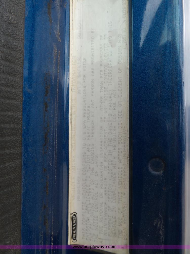 image for item K5768 2006 Freightliner Columbia semi truck