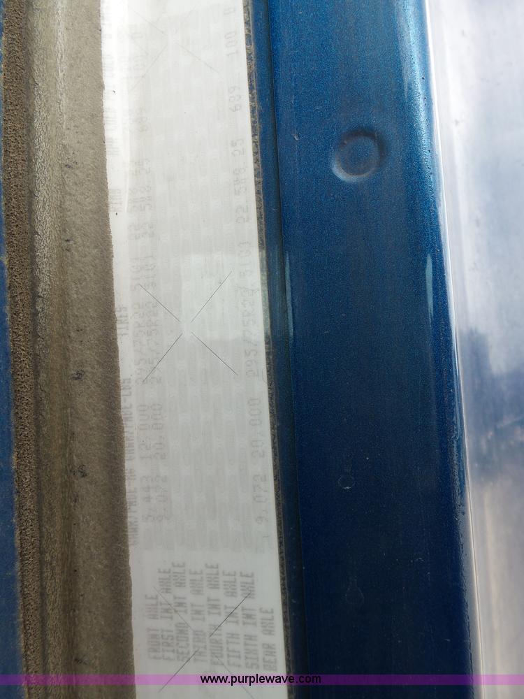 image for item K5768 2006 Freightliner Columbia semi truck