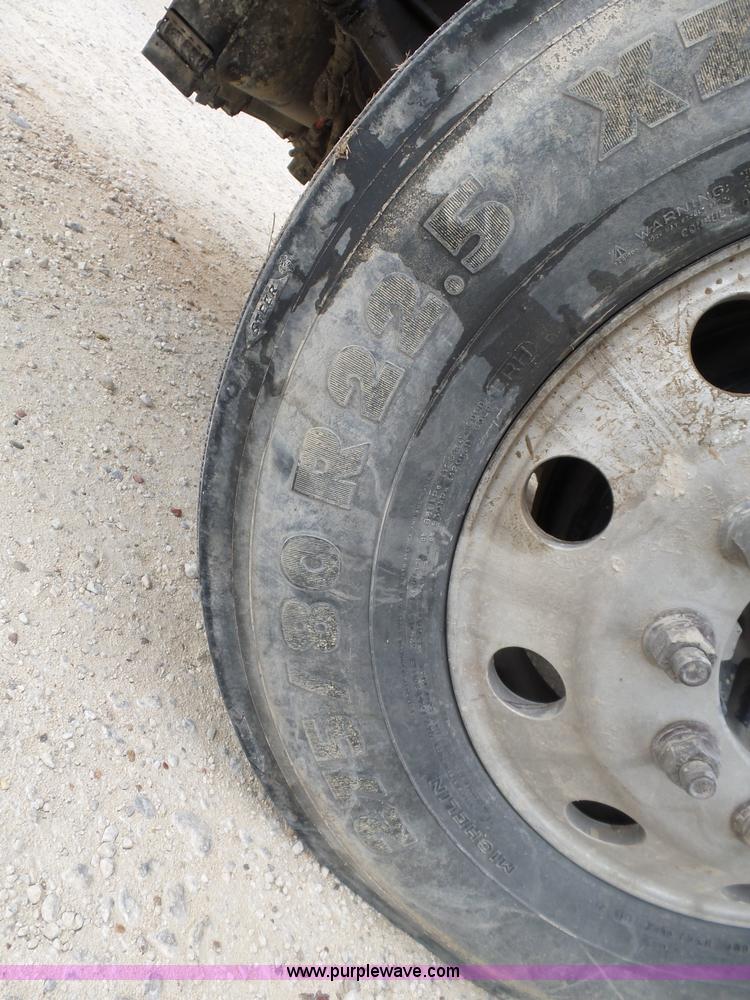 image for item K5768 2006 Freightliner Columbia semi truck