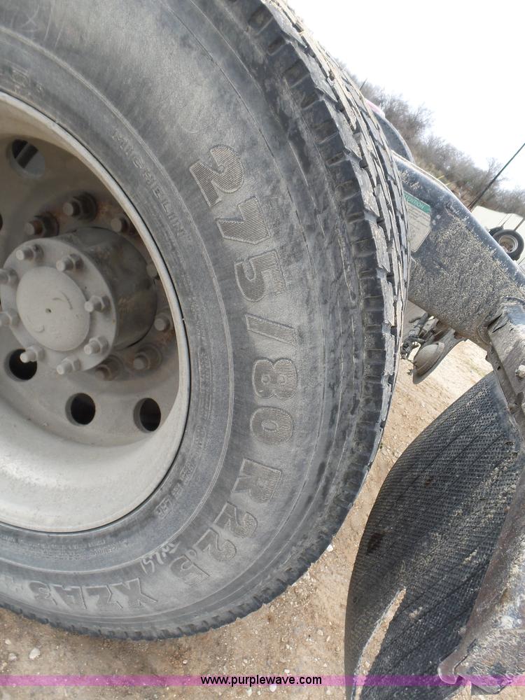 image for item K5768 2006 Freightliner Columbia semi truck