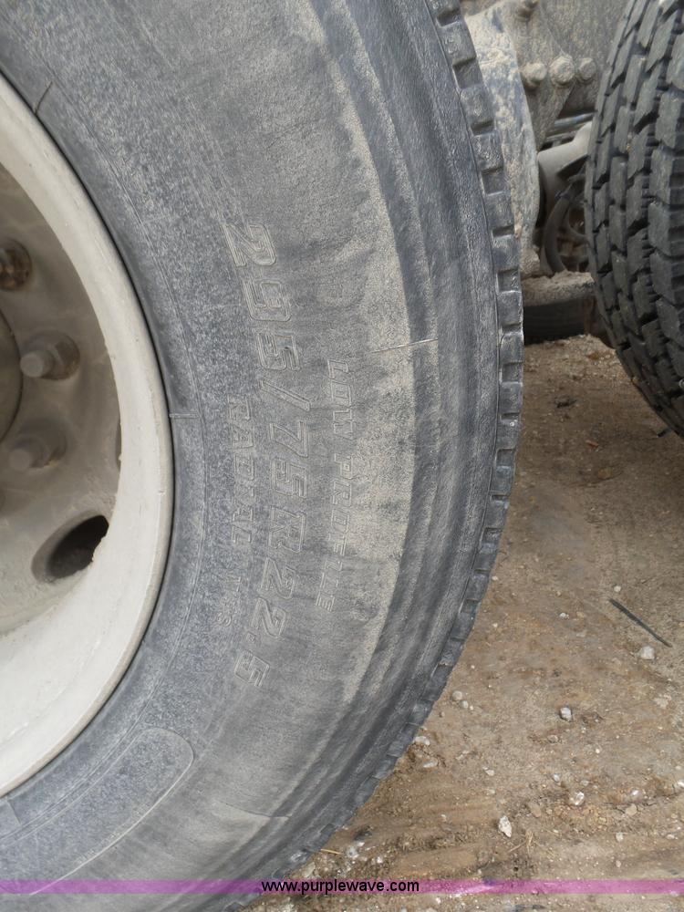 image for item K5768 2006 Freightliner Columbia semi truck