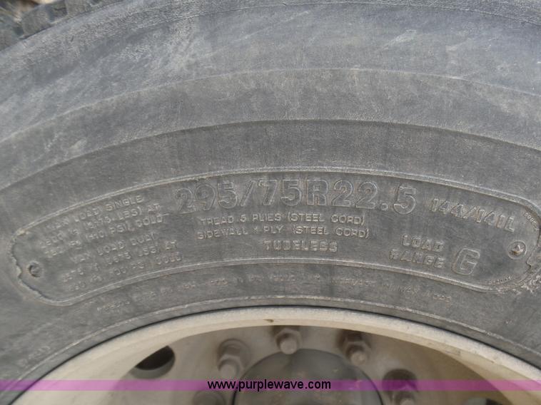 image for item K5768 2006 Freightliner Columbia semi truck