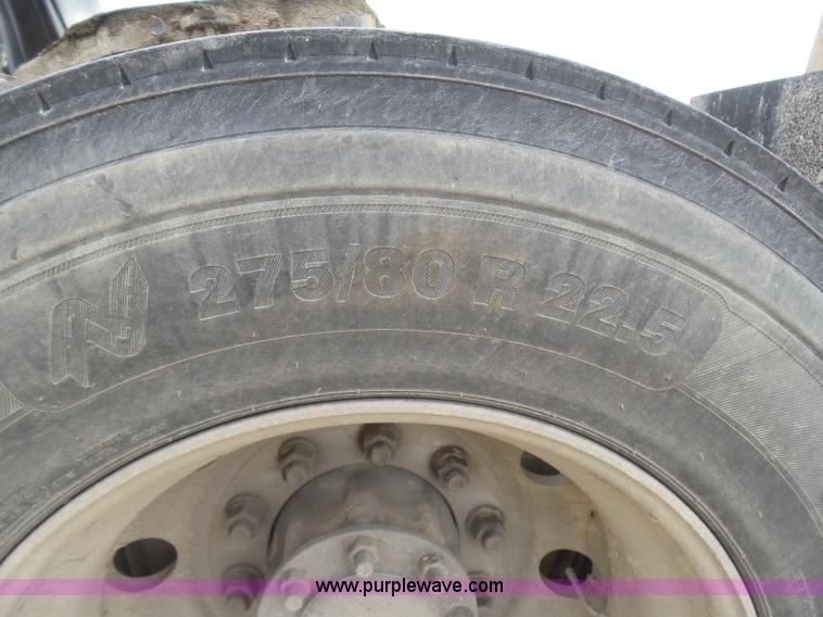 image for item K5768 2006 Freightliner Columbia semi truck