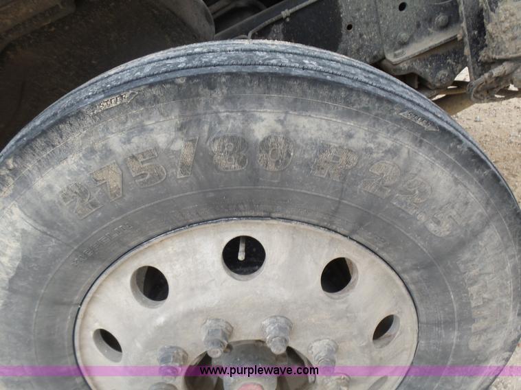 image for item K5768 2006 Freightliner Columbia semi truck