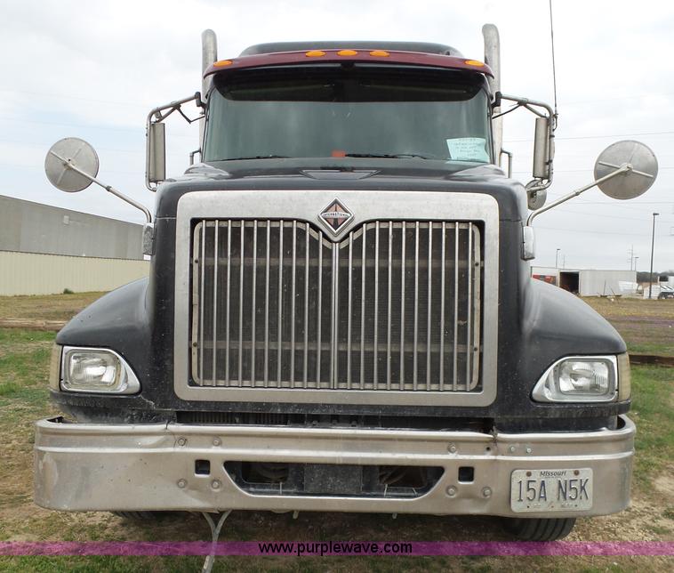 image for item K5769 2007 International 9400i semi truck