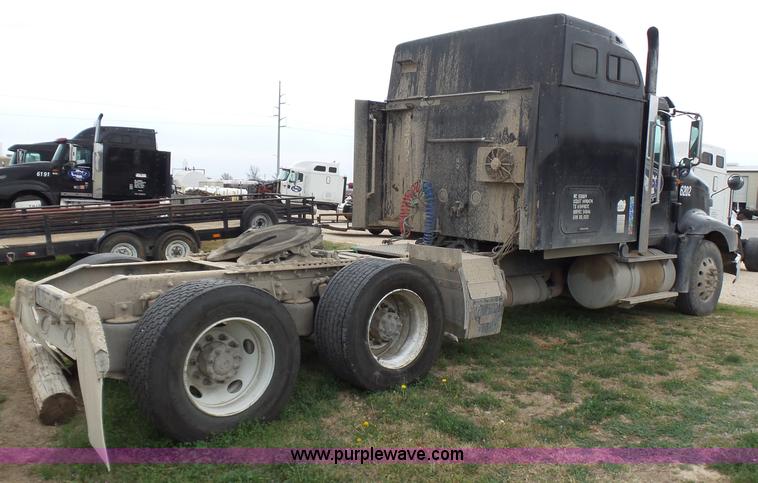 image for item K5769 2007 International 9400i semi truck