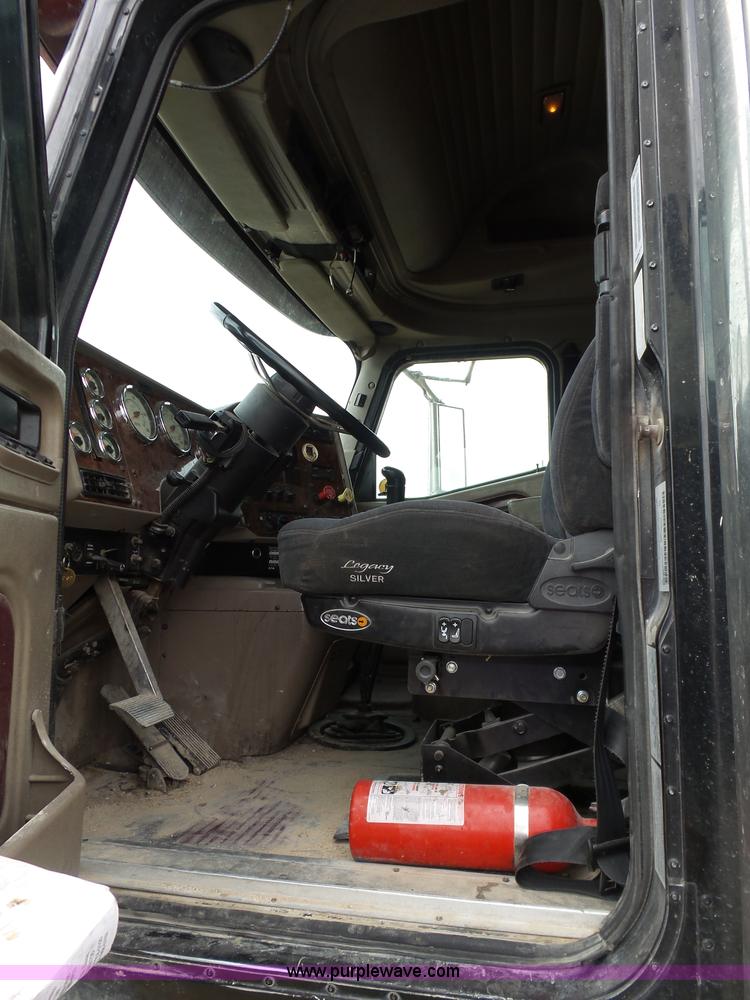 image for item K5769 2007 International 9400i semi truck