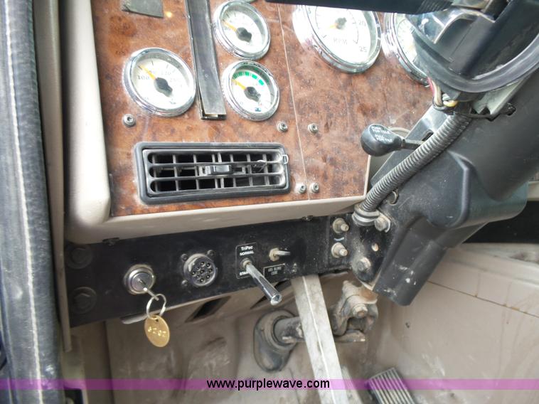 image for item K5769 2007 International 9400i semi truck