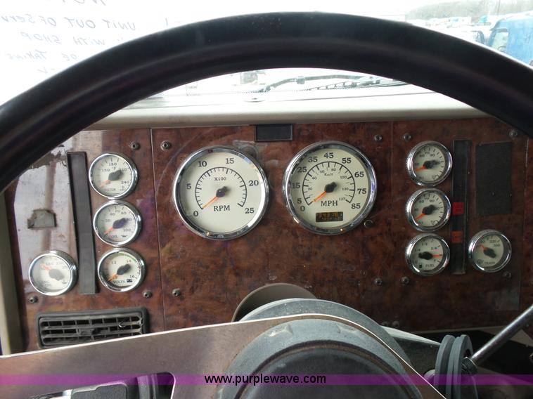 image for item K5769 2007 International 9400i semi truck