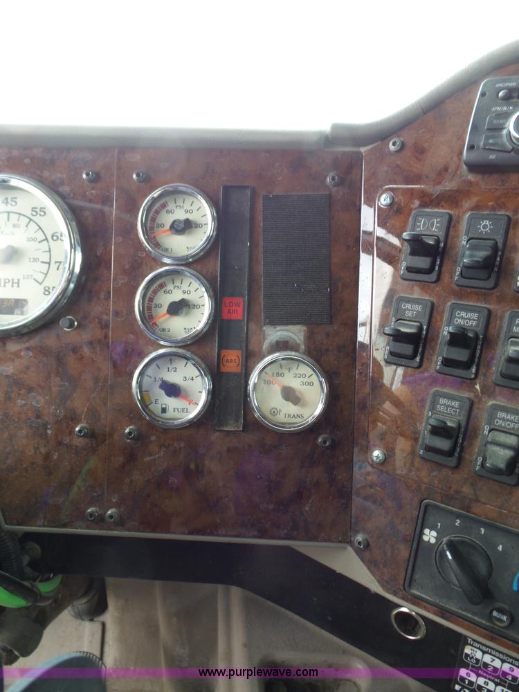 image for item K5769 2007 International 9400i semi truck