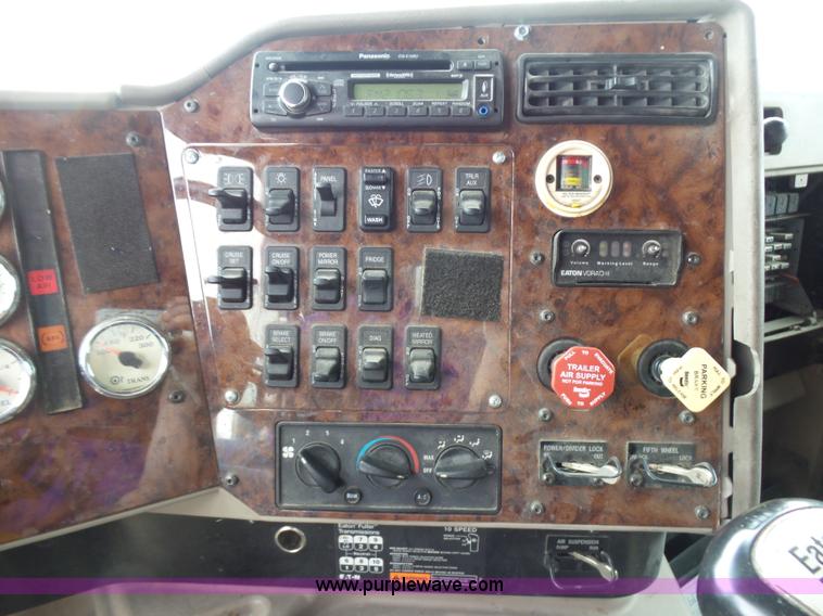 image for item K5769 2007 International 9400i semi truck