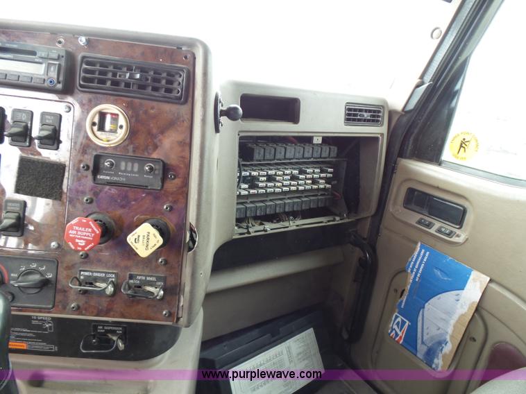 image for item K5769 2007 International 9400i semi truck