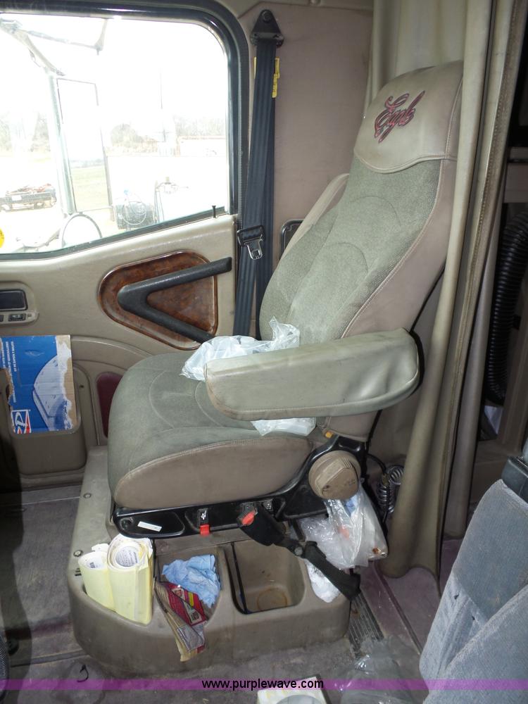 image for item K5769 2007 International 9400i semi truck