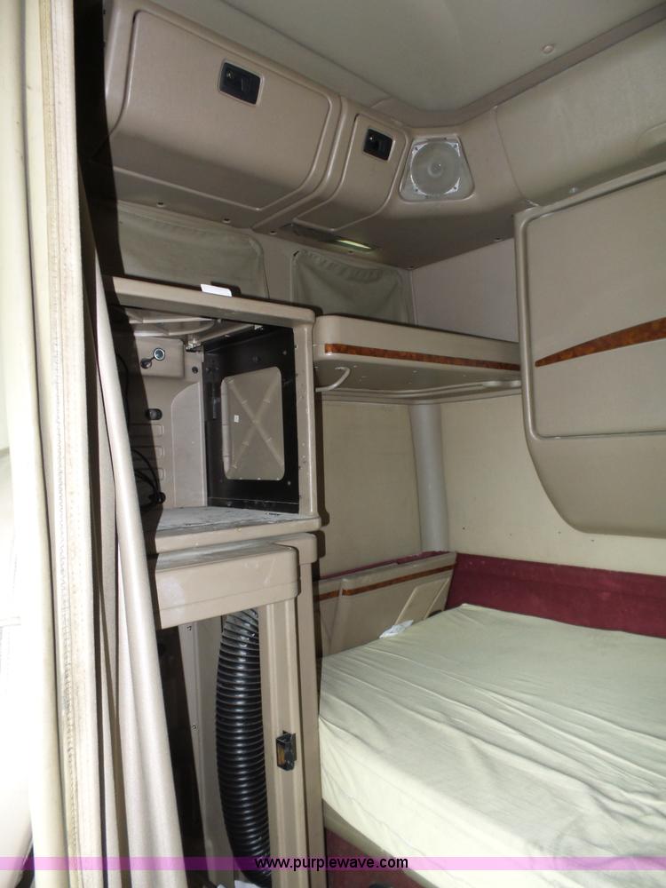 image for item K5769 2007 International 9400i semi truck