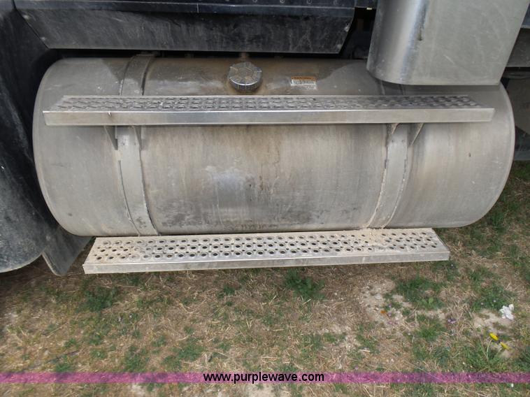 image for item K5769 2007 International 9400i semi truck