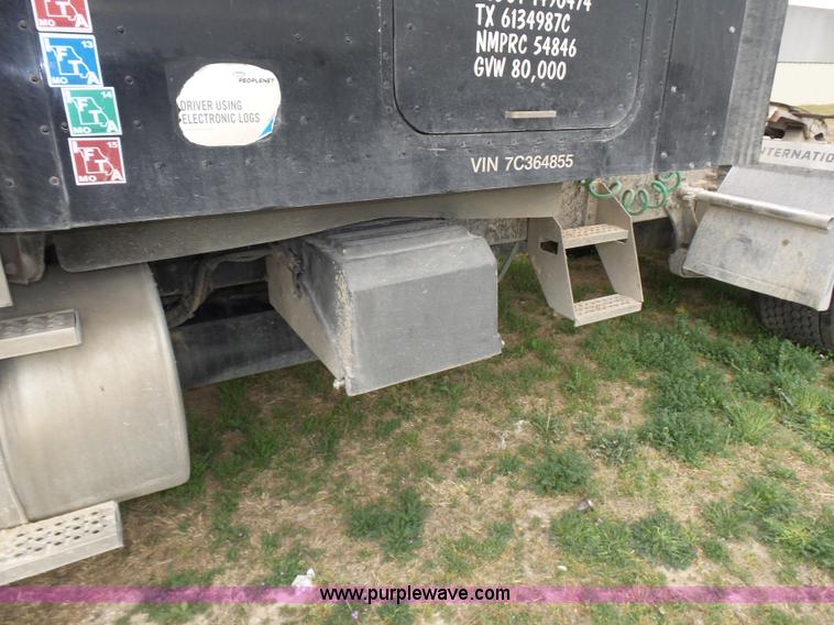 image for item K5769 2007 International 9400i semi truck