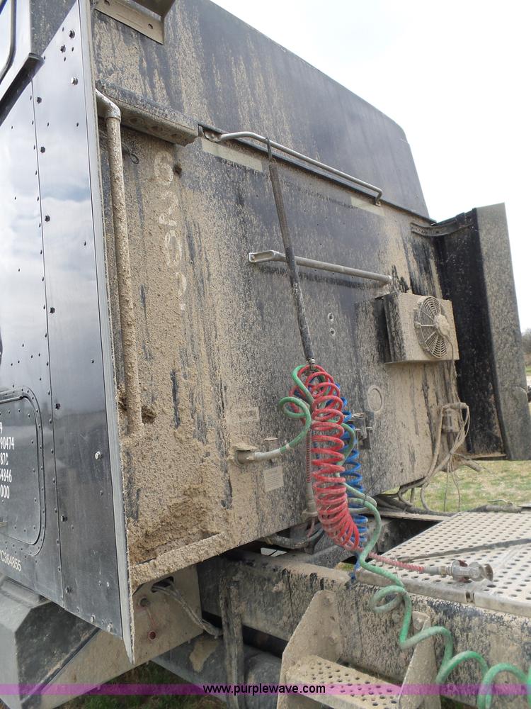 image for item K5769 2007 International 9400i semi truck