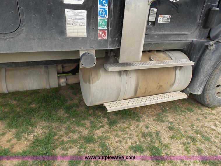 image for item K5769 2007 International 9400i semi truck