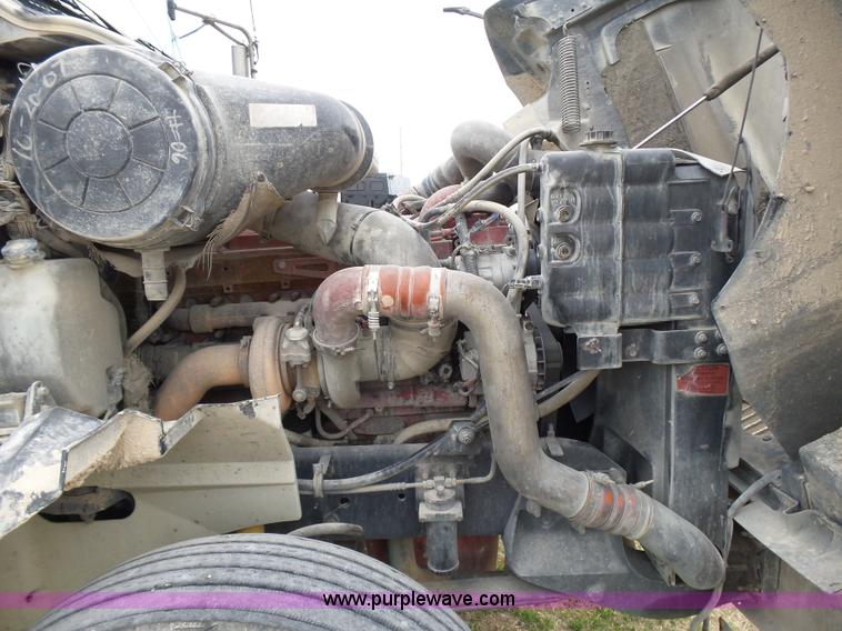 image for item K5769 2007 International 9400i semi truck