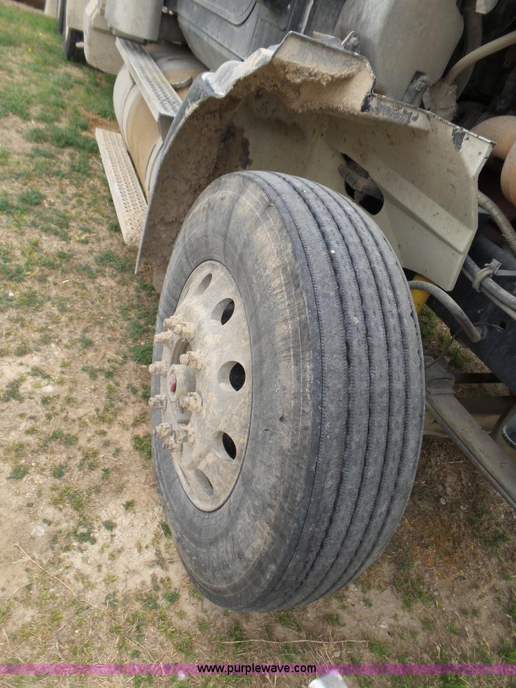 image for item K5769 2007 International 9400i semi truck