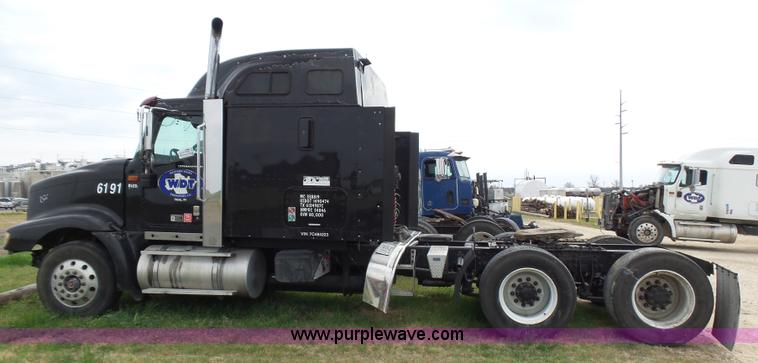 image for item K5770 2007 International 9400i semi truck