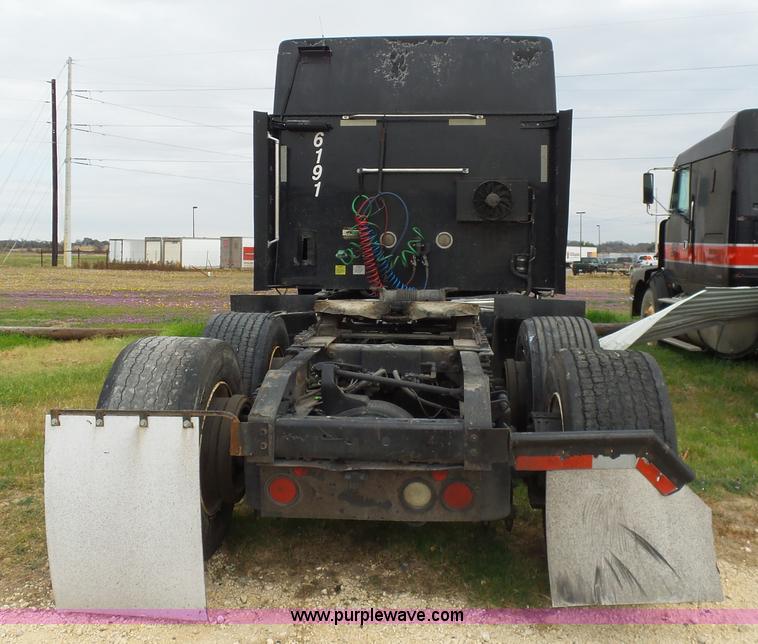 image for item K5770 2007 International 9400i semi truck