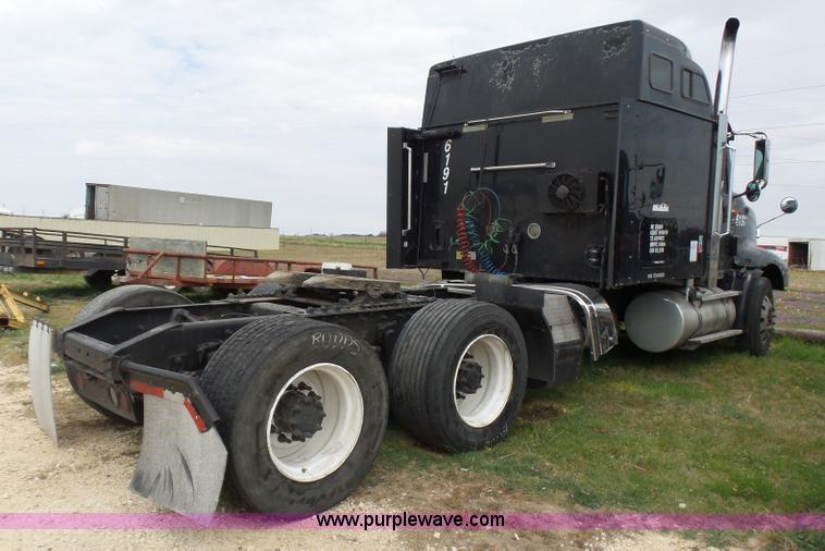 image for item K5770 2007 International 9400i semi truck