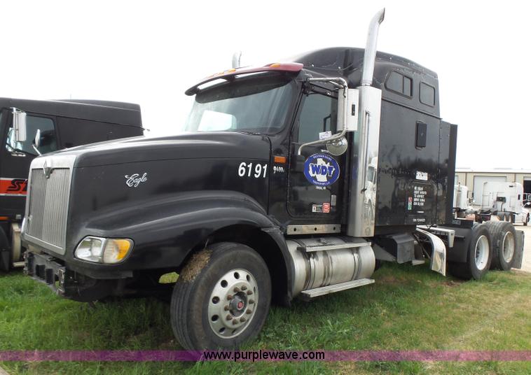 image for item K5770 2007 International 9400i semi truck