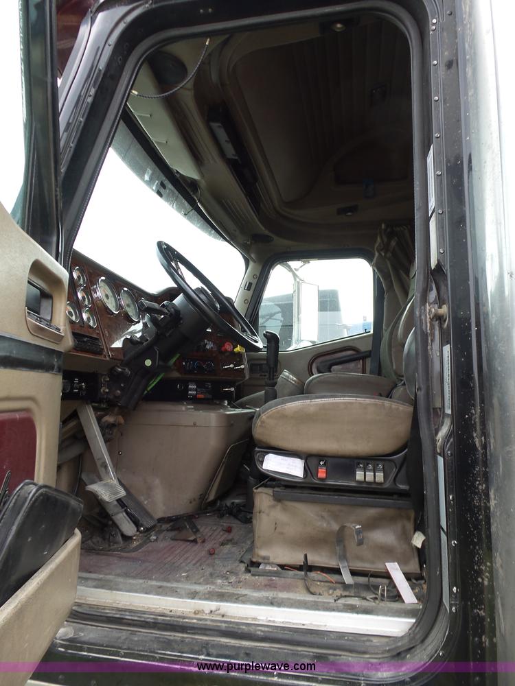 image for item K5770 2007 International 9400i semi truck