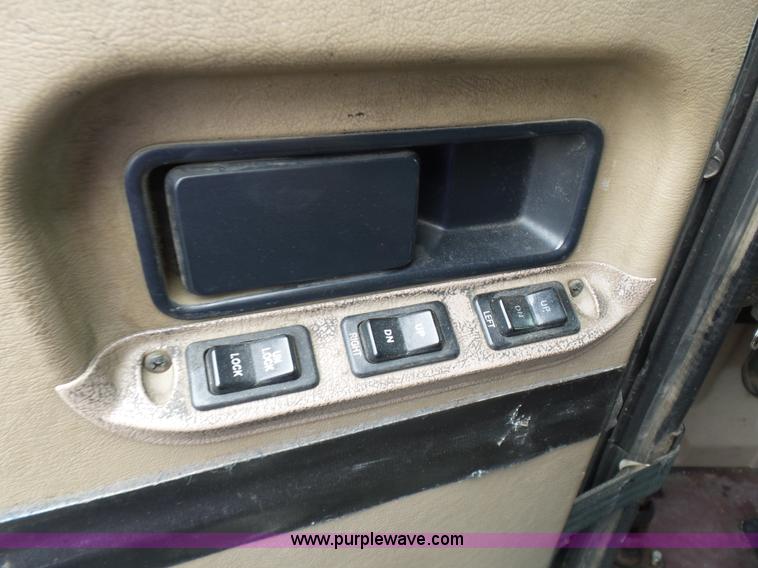 image for item K5770 2007 International 9400i semi truck