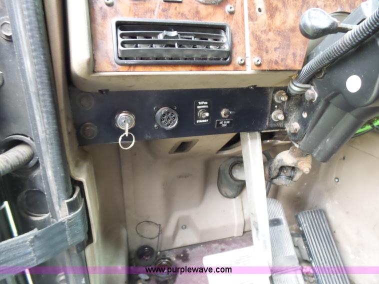 image for item K5770 2007 International 9400i semi truck