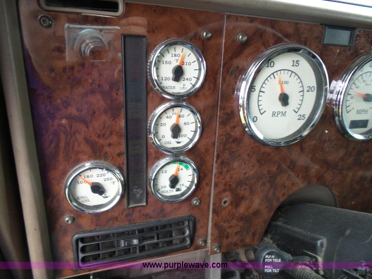 image for item K5770 2007 International 9400i semi truck