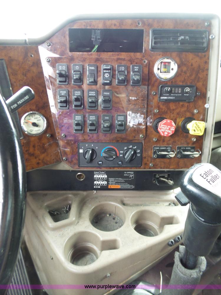 image for item K5770 2007 International 9400i semi truck