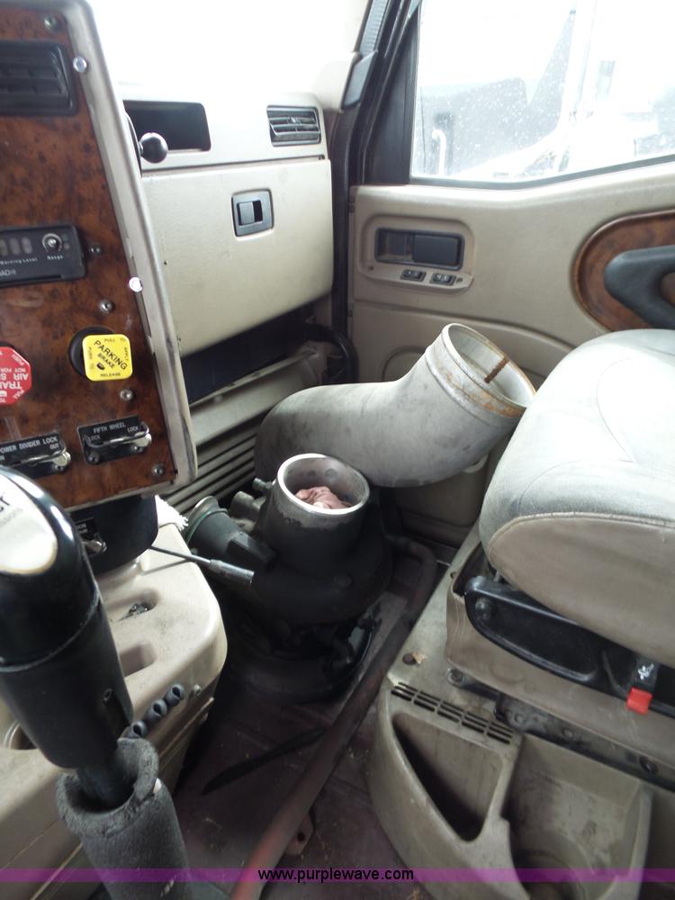 image for item K5770 2007 International 9400i semi truck