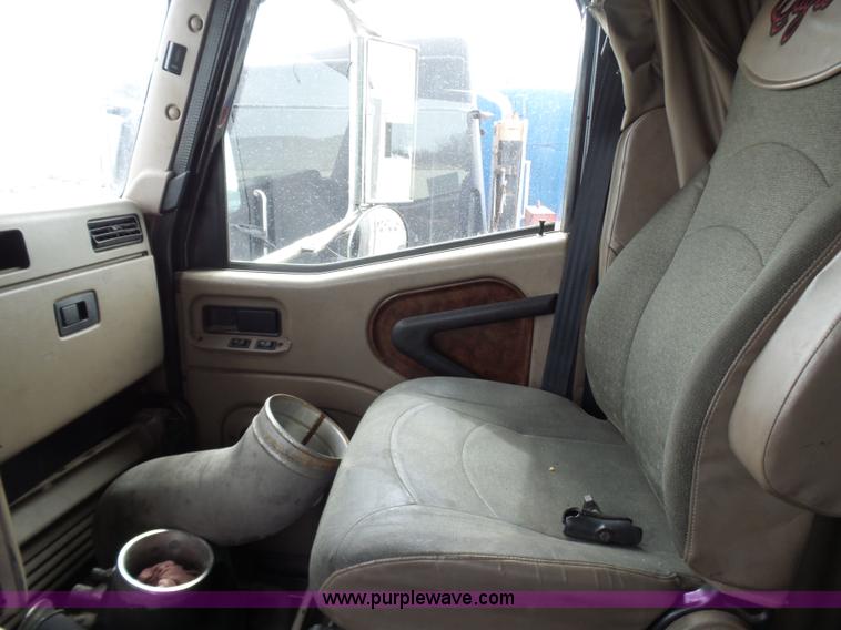 image for item K5770 2007 International 9400i semi truck