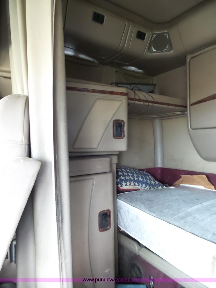 image for item K5770 2007 International 9400i semi truck