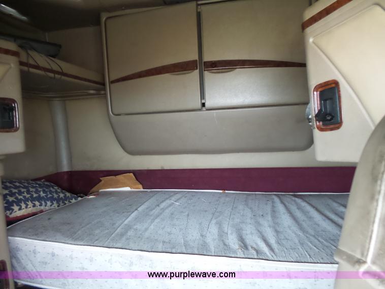 image for item K5770 2007 International 9400i semi truck