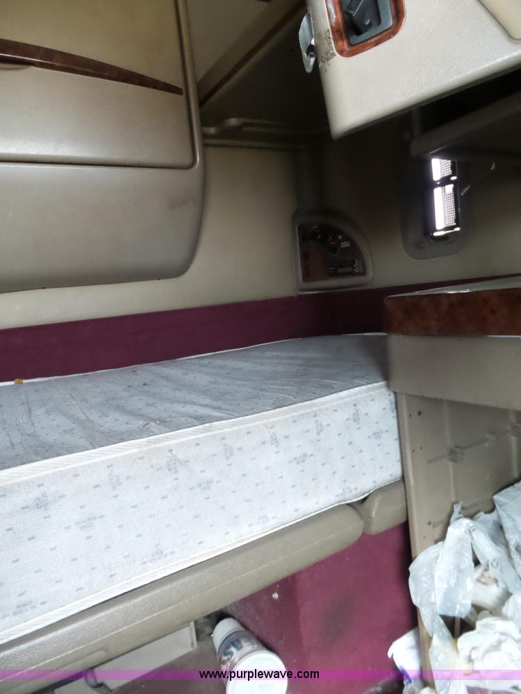 image for item K5770 2007 International 9400i semi truck