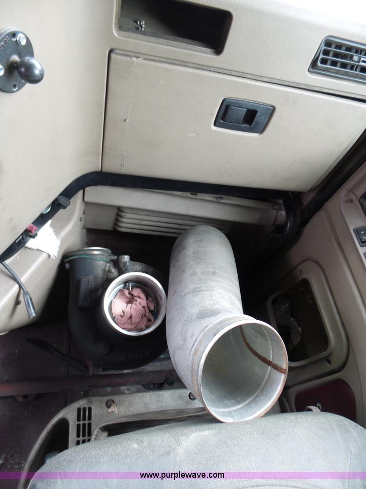 image for item K5770 2007 International 9400i semi truck